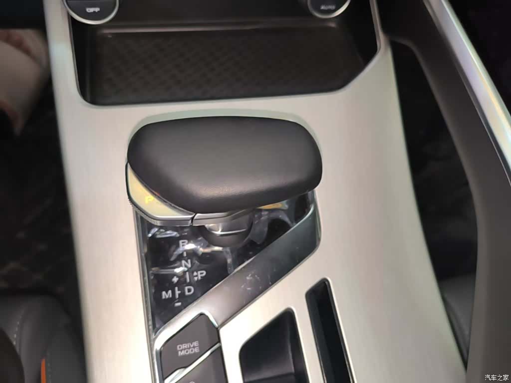 Geely Coolray, 2024 14