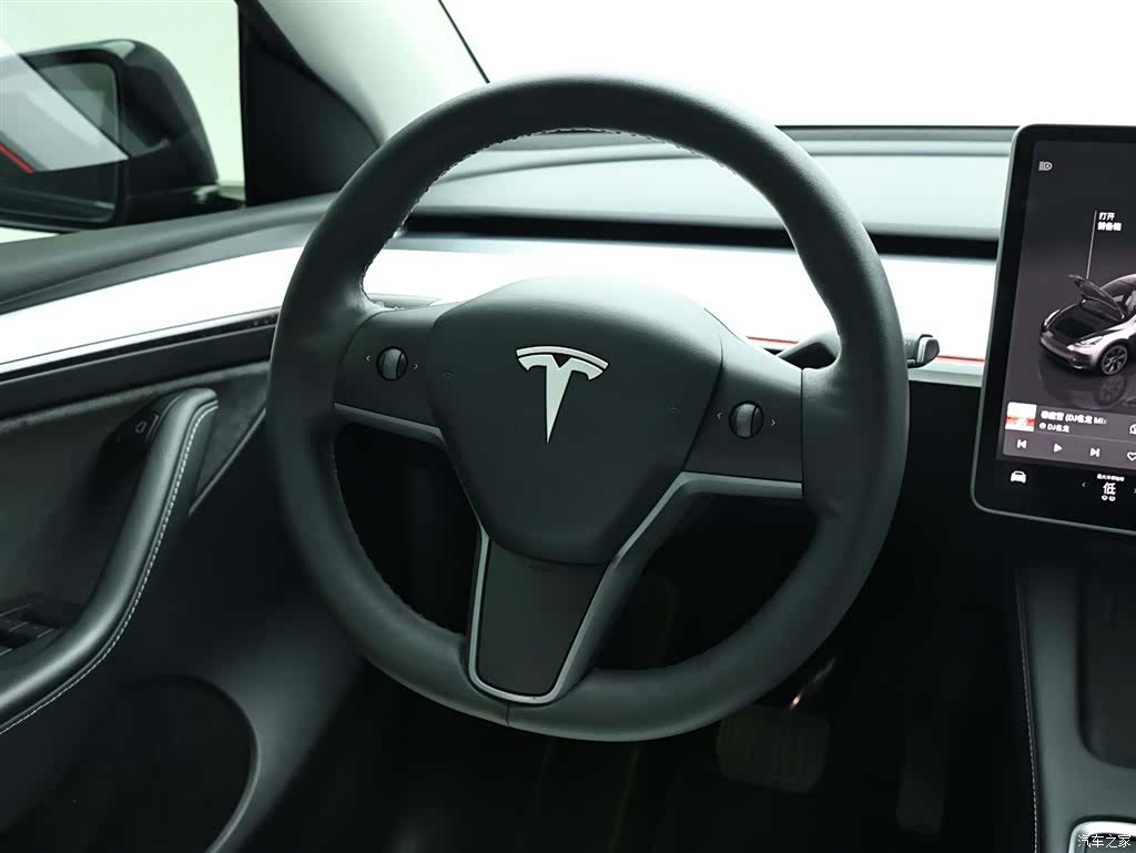 Tesla Model Y, 2023 17