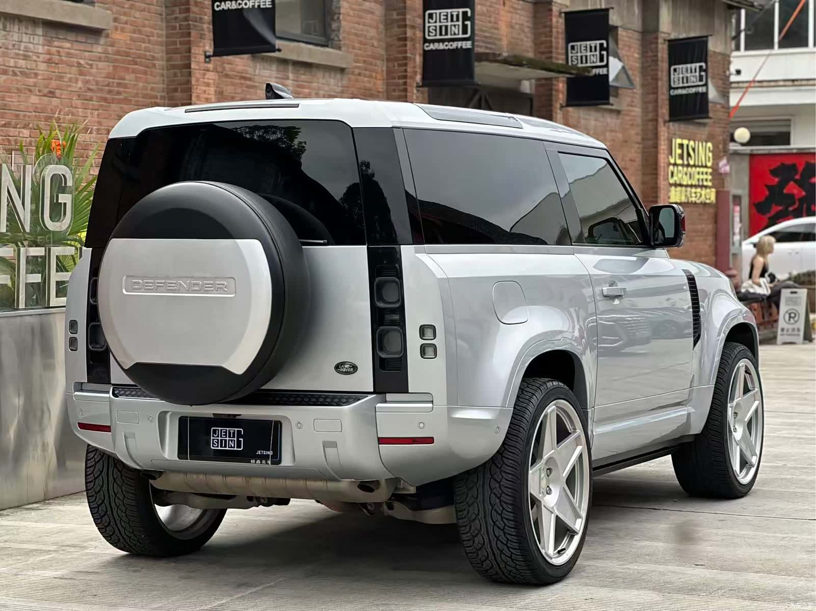 Land Rover Defender, 2021 4