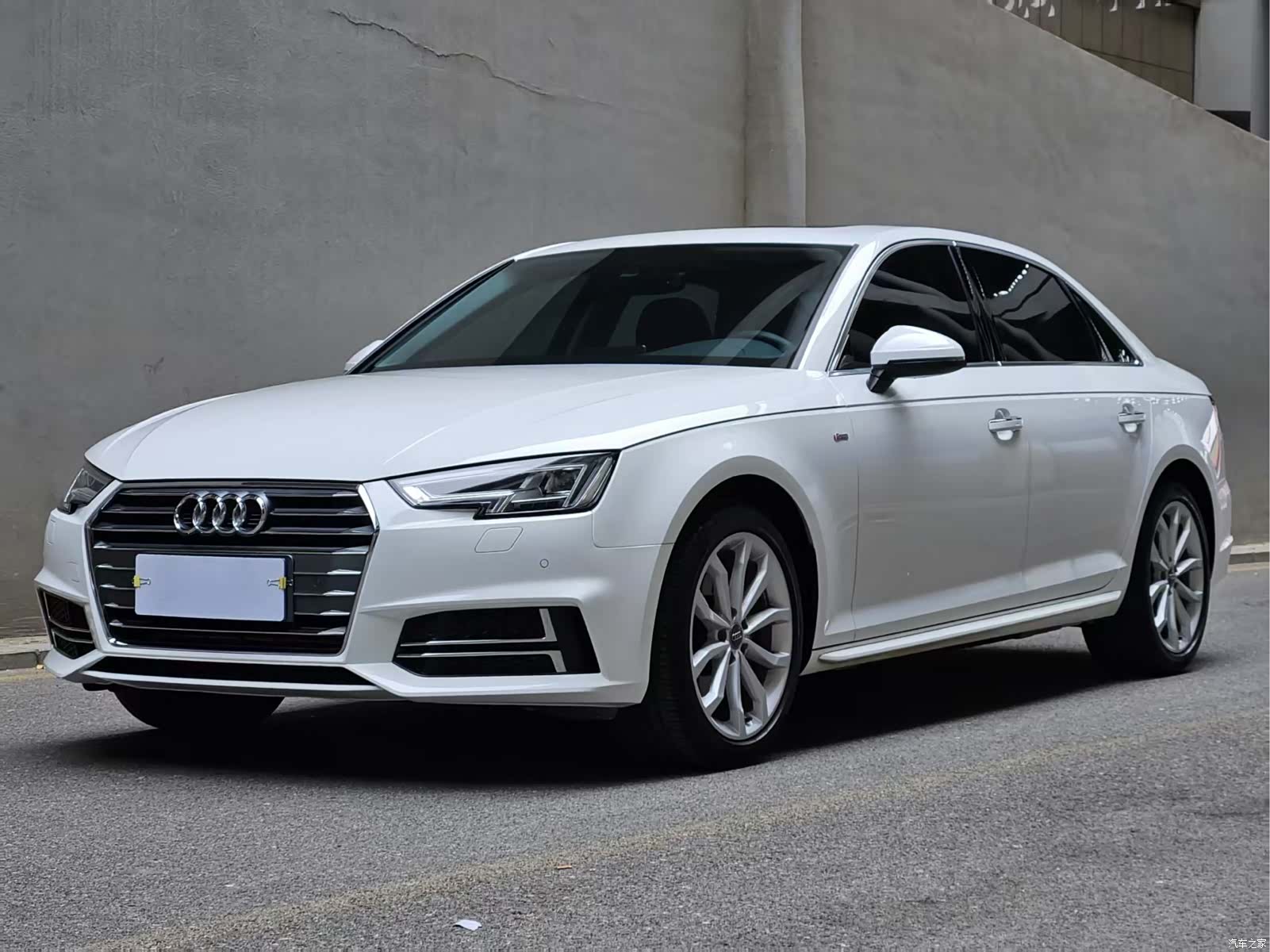 Audi A4L, 2018 1