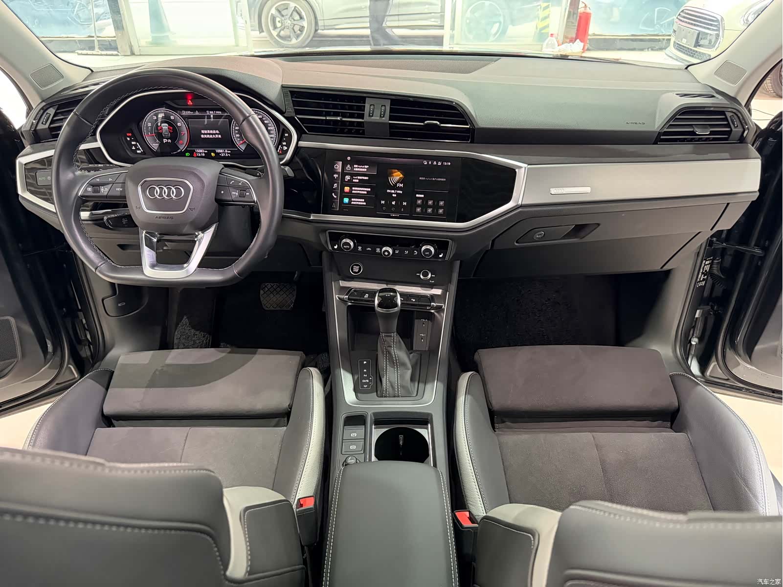Audi Q3, 2023 13