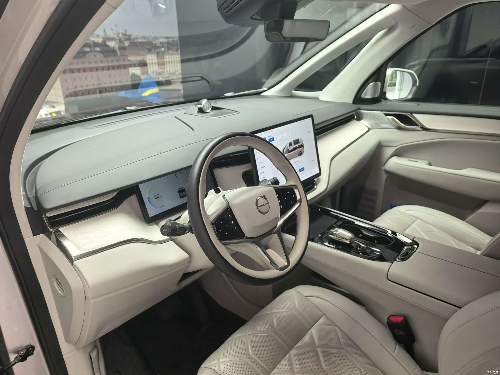 Volvo EM90, 2024 все фото