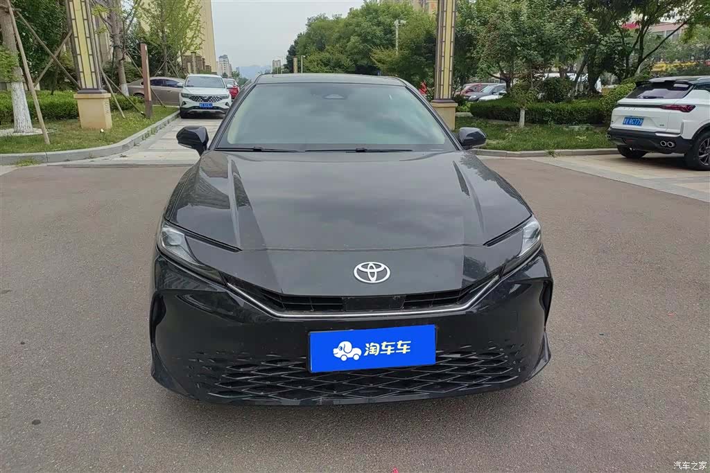 Toyota Camry, 2025 2