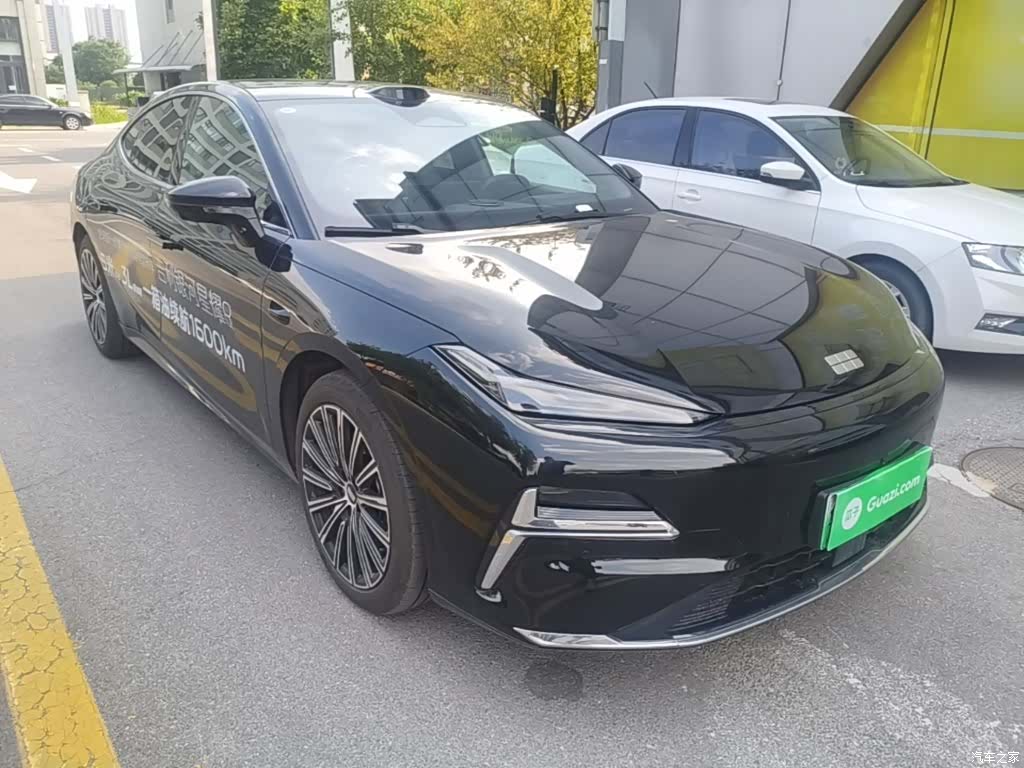 Geely 8, 2025 4