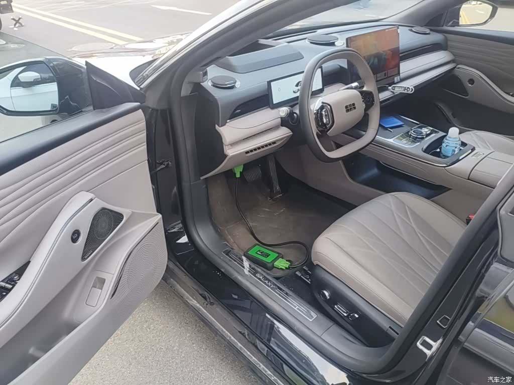 Geely 8, 2025 16
