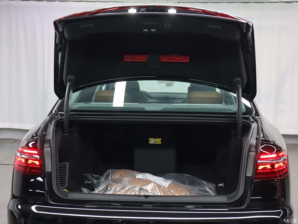 Audi A8L, 2026 34