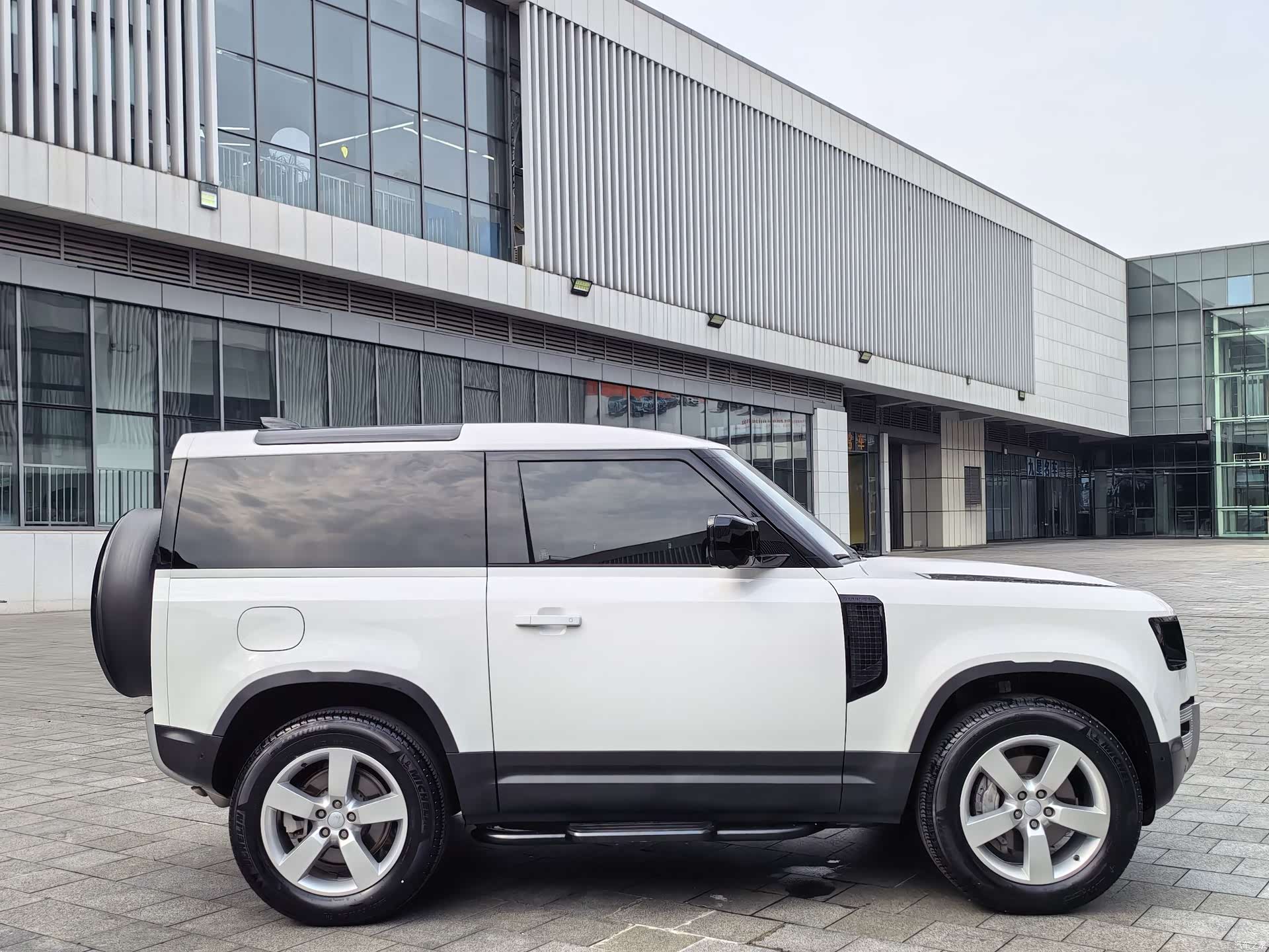 Land Rover Defender, 2025 19