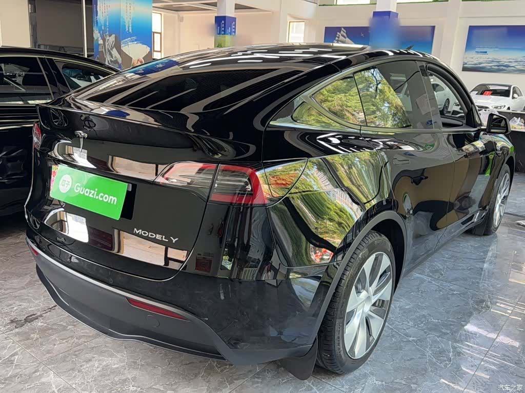 Tesla Model Y, 2023 7