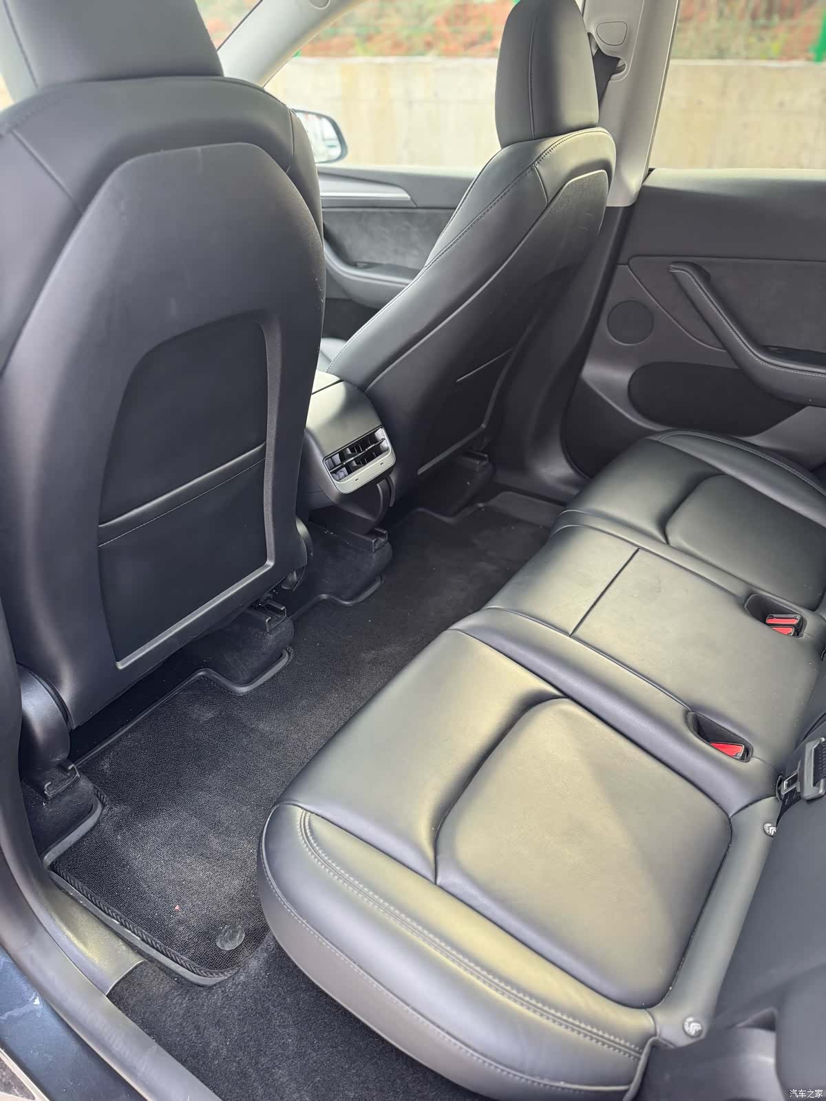 Tesla Model Y, 2024 9