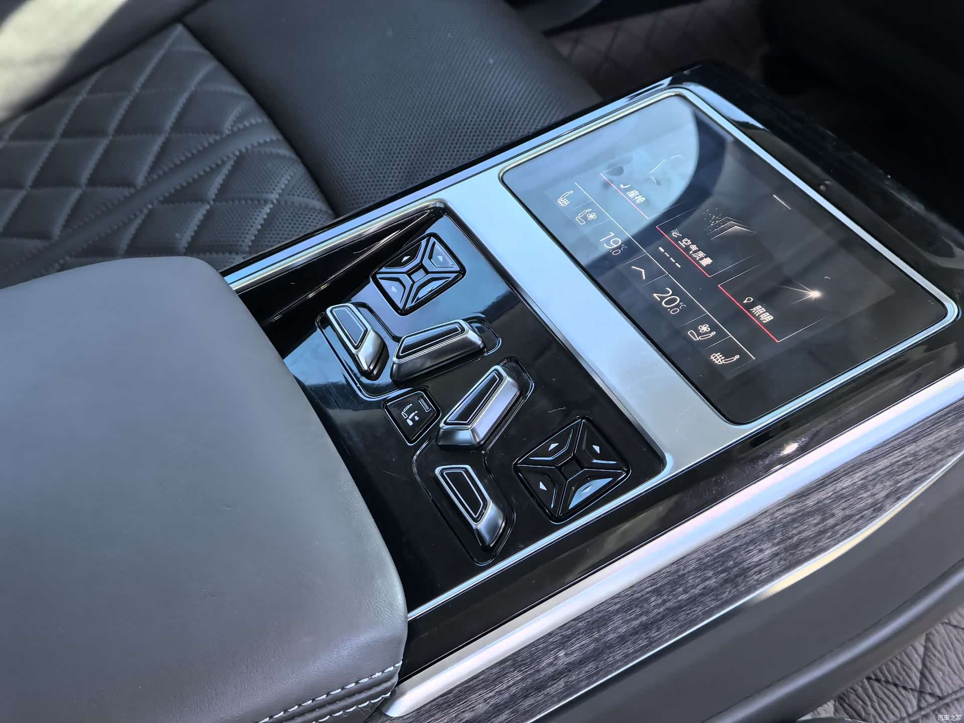 Audi A8L, 2023 15