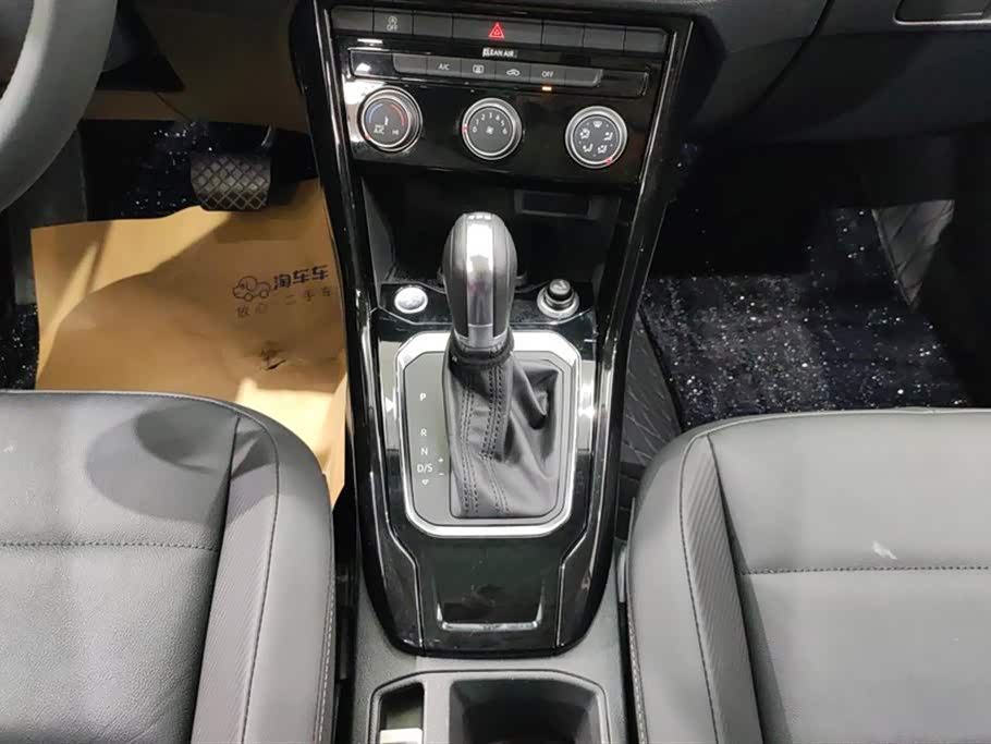 Volkswagen T-ROC exploring Songs