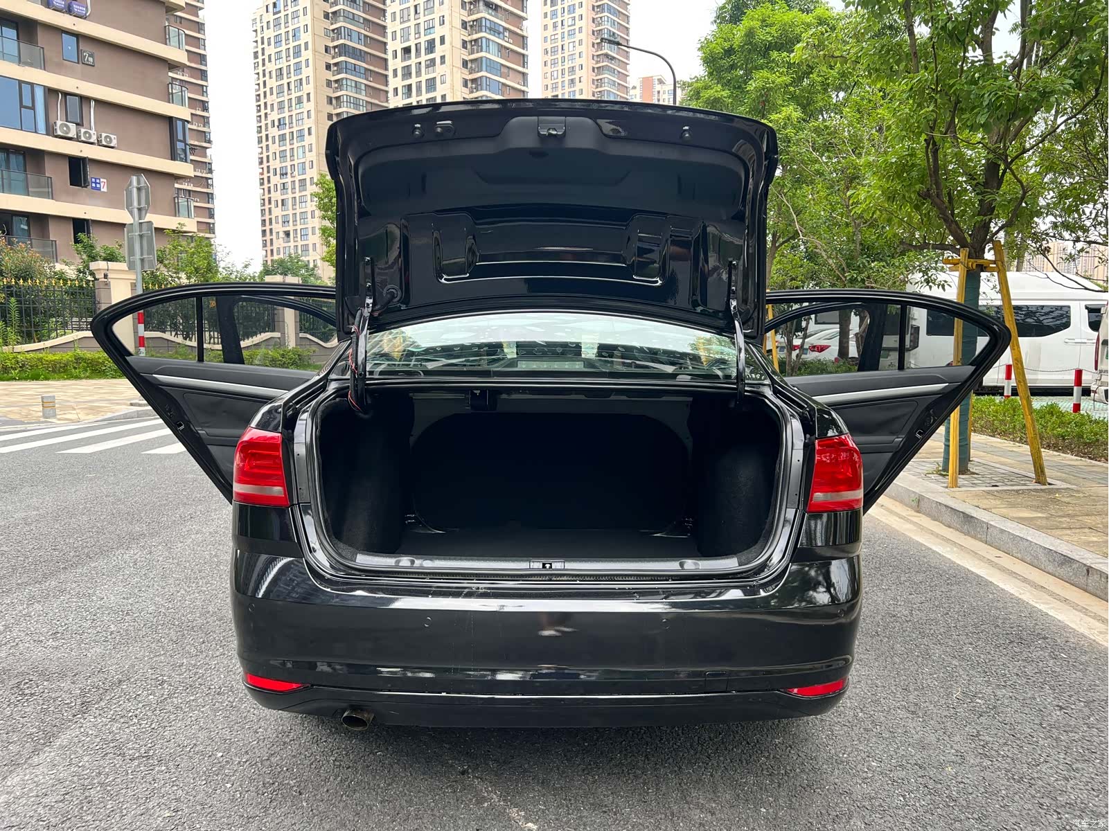 Volkswagen Lavida, 2017 16