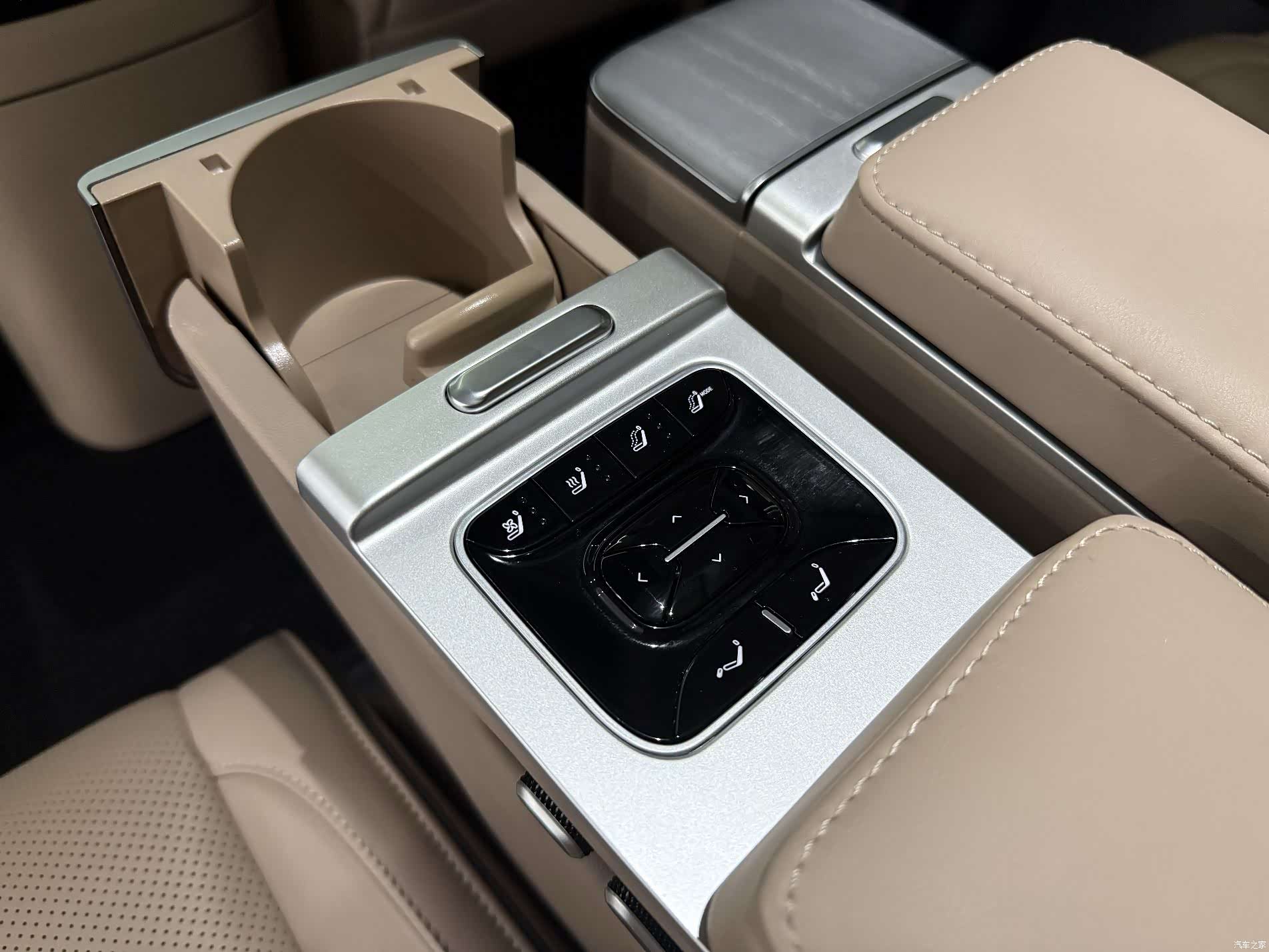 Xpeng X9, 2024 10