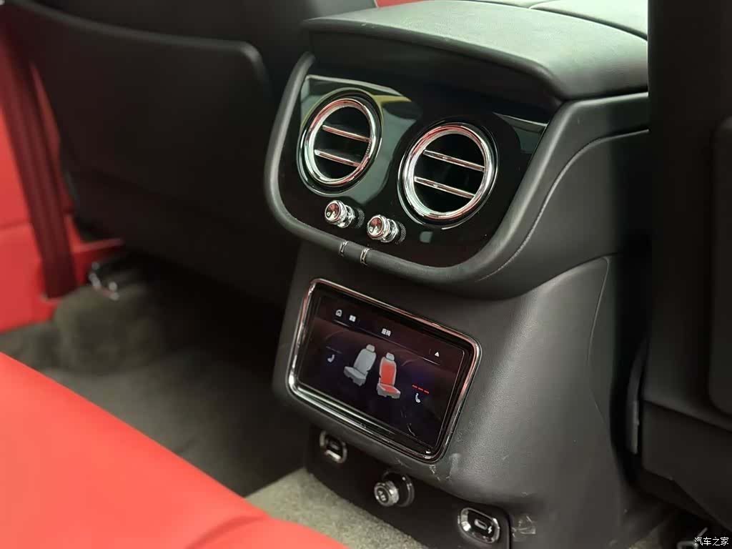 Bentley Bentayga, 2024 13