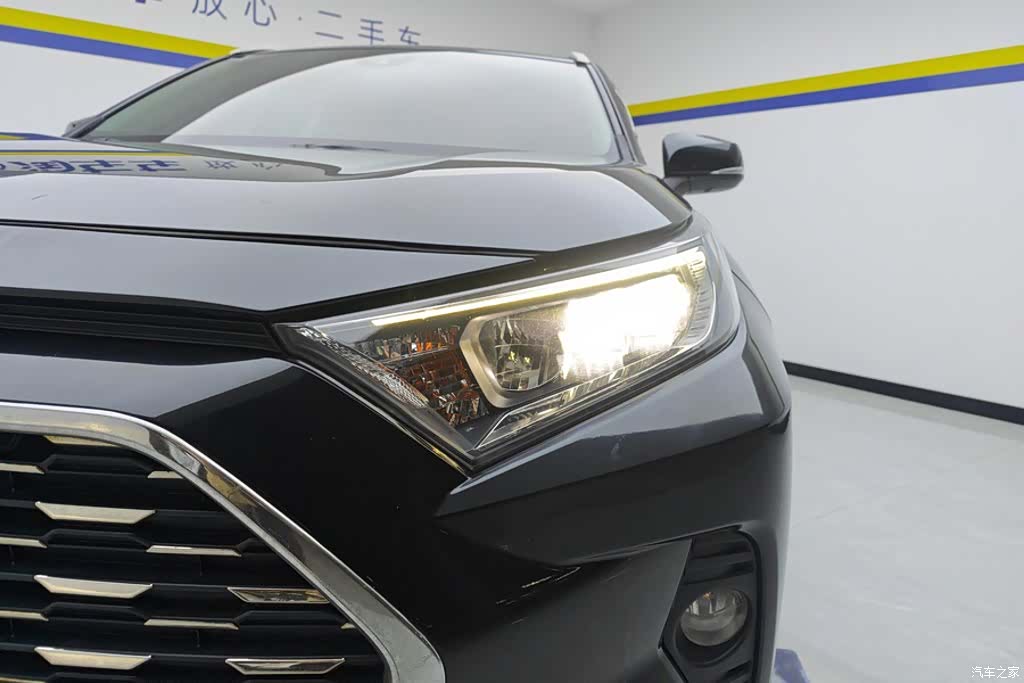 Toyota RAV4, 2020 все фото