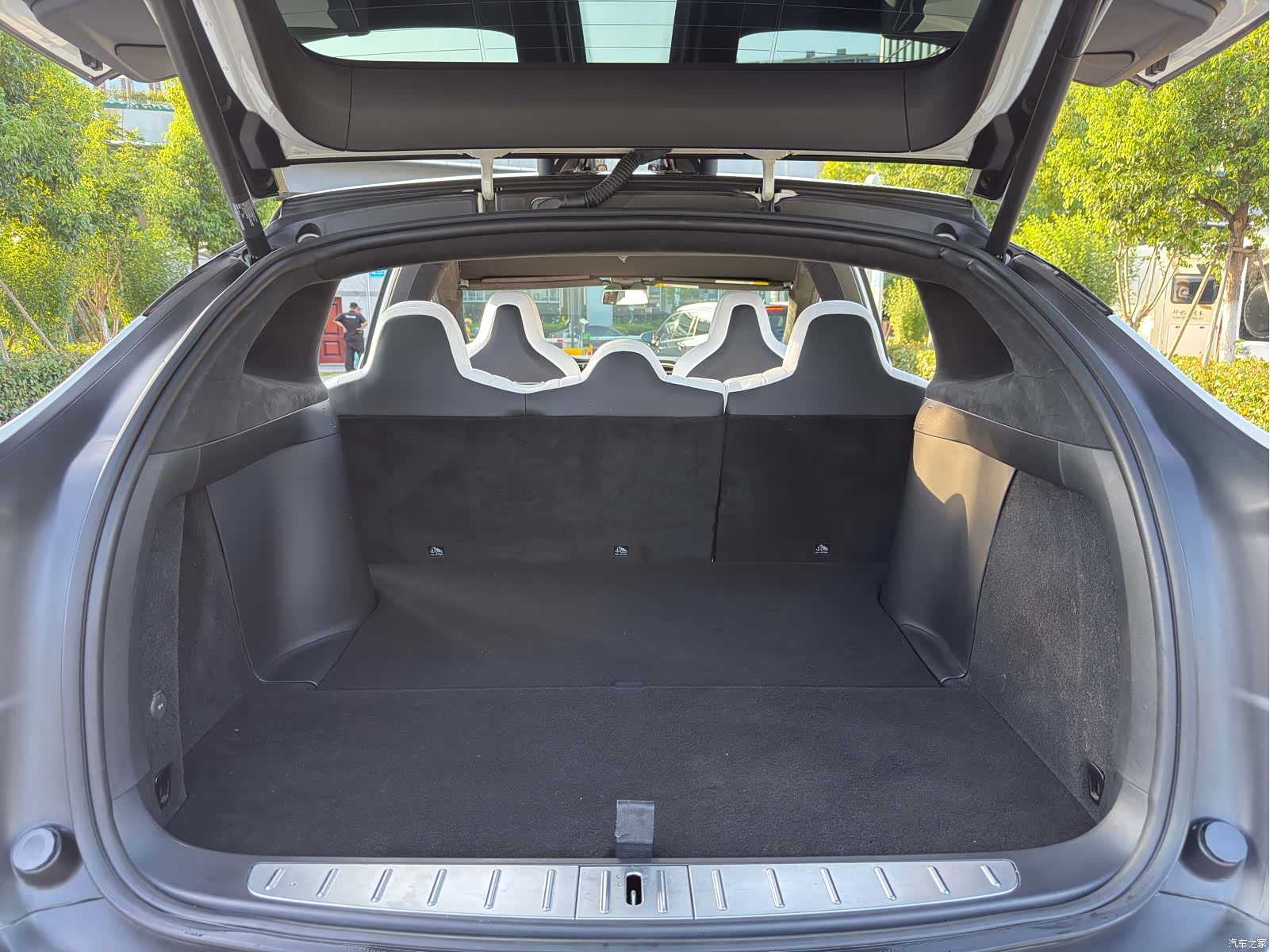 Tesla Model X, 2017 16
