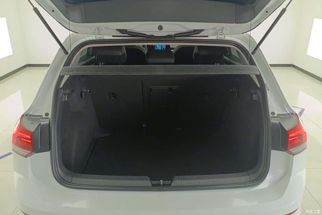 Volkswagen Golf, 2024 4