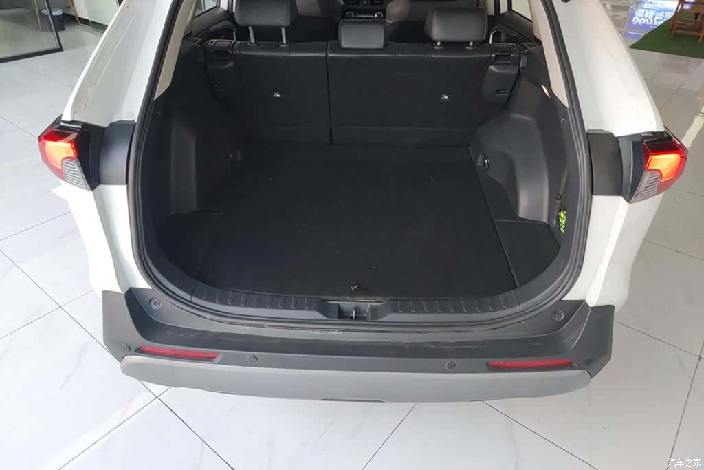 Toyota RAV4, 2021 4