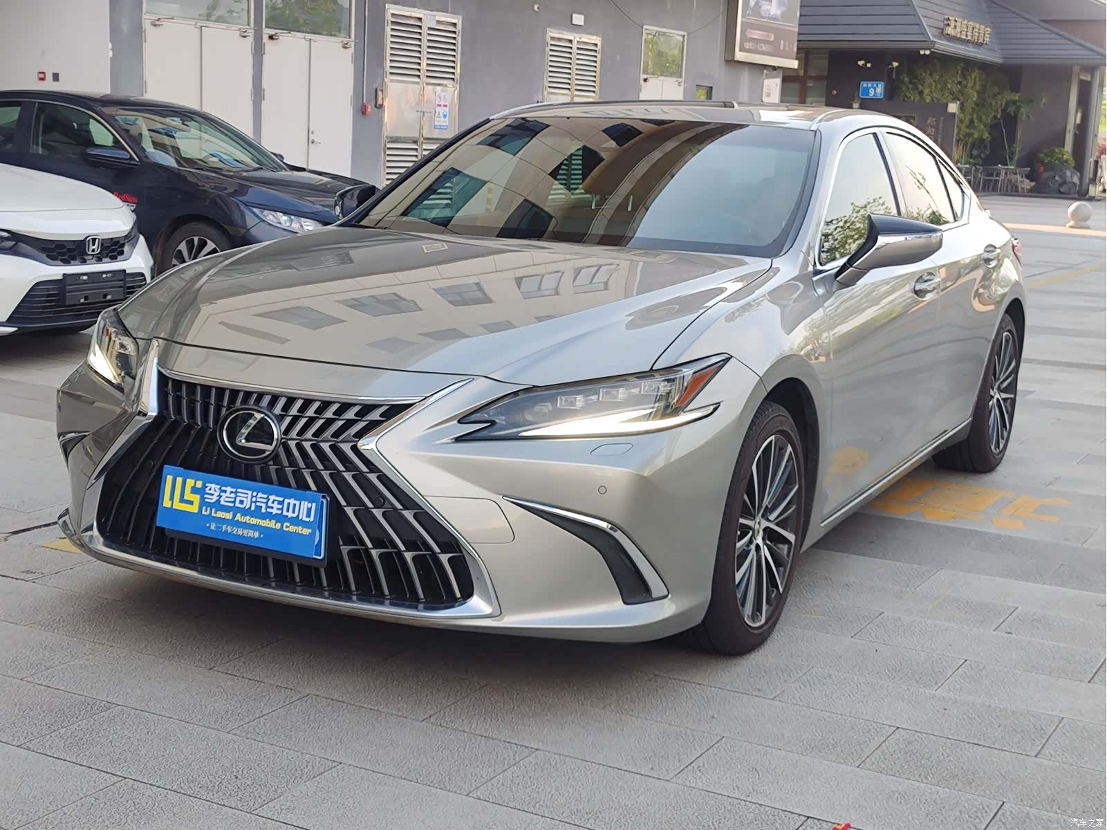 Lexus ES