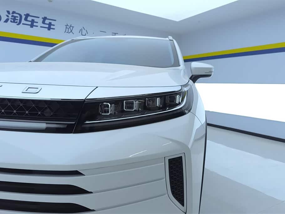 Exeed Chasing the wind