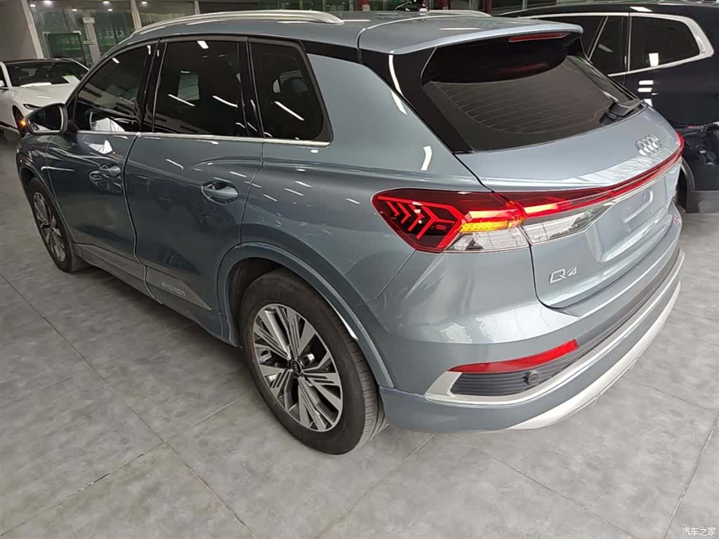 Audi Q4 e-tron, 2022 4