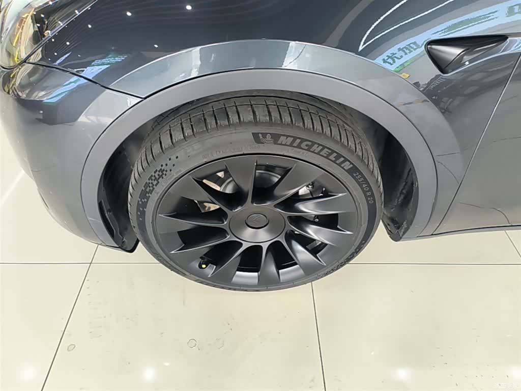 Tesla Model Y, 2024 23