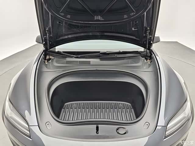 Tesla Model 3, 2025 9