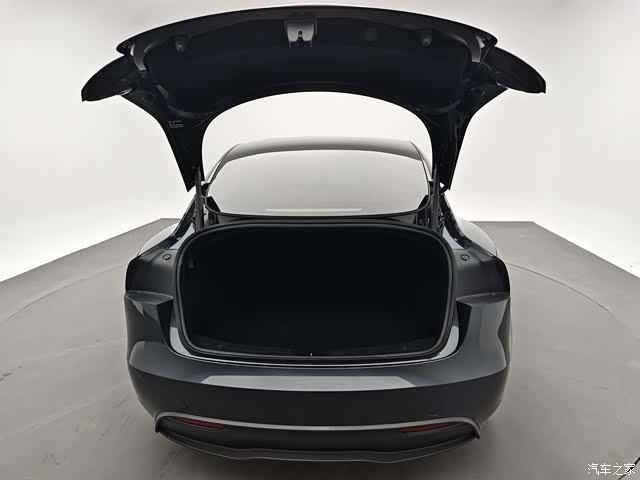 Tesla Model 3, 2025 11