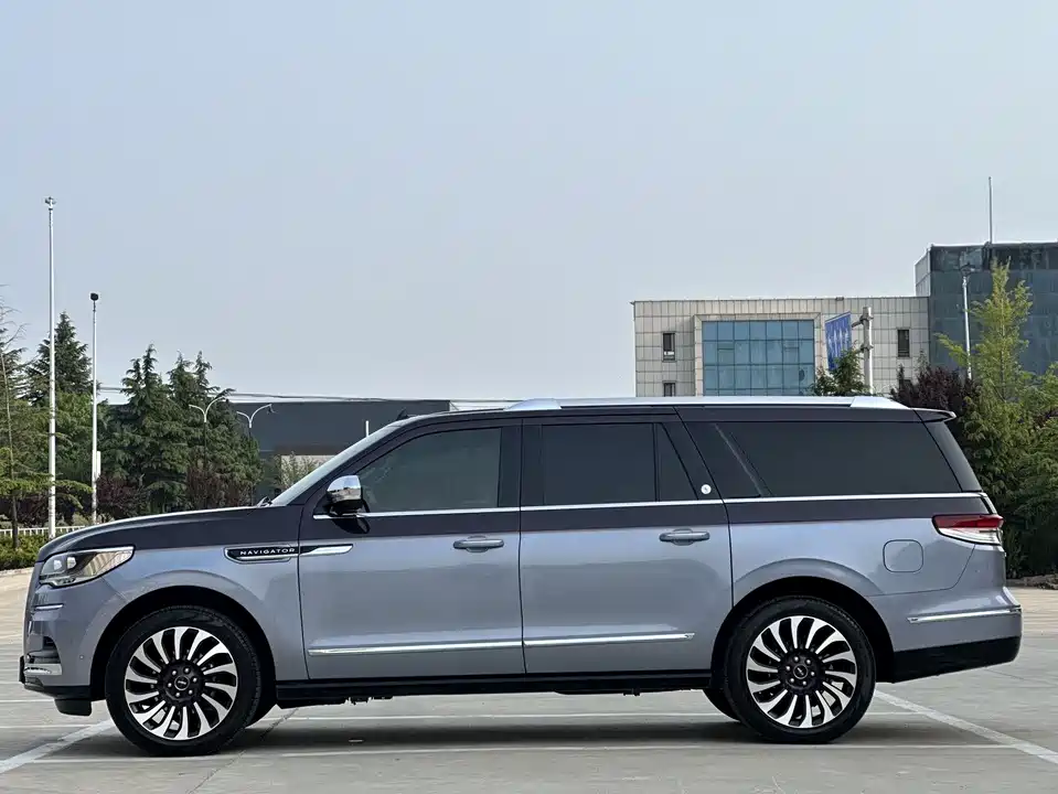 Lincoln Navigator