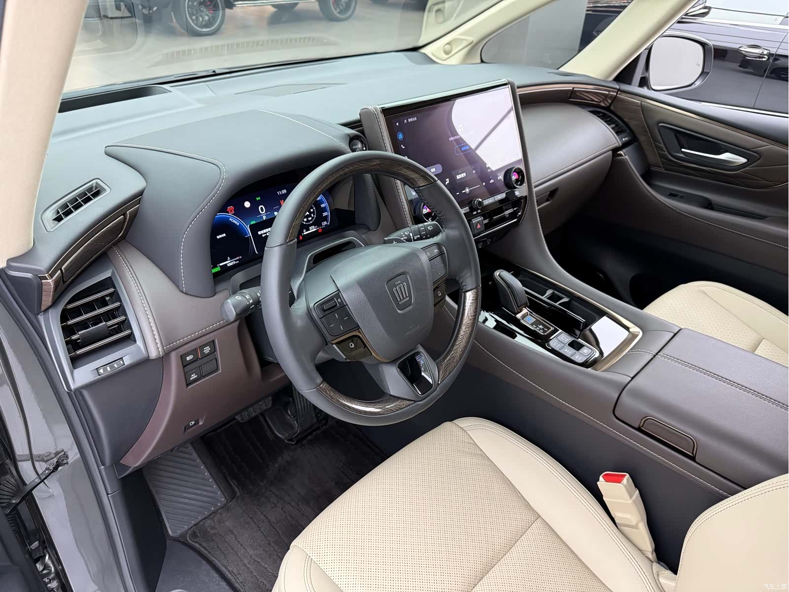 Toyota Vellfire, 2024 9