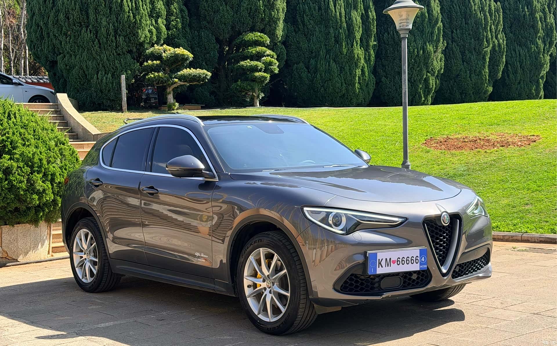 Alfa Romeo Stelvio, 2020 3