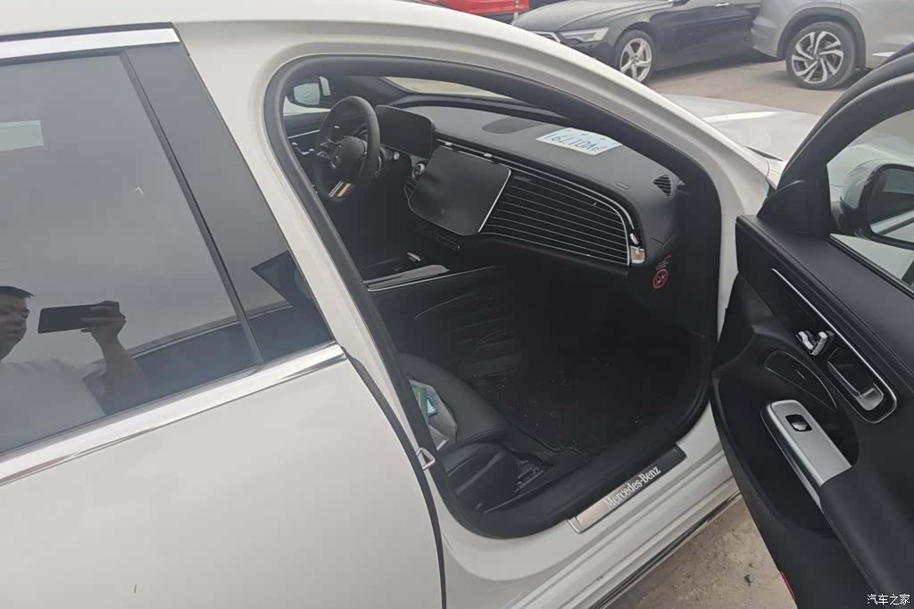 Mercedes-Benz E-Class, 2024 8