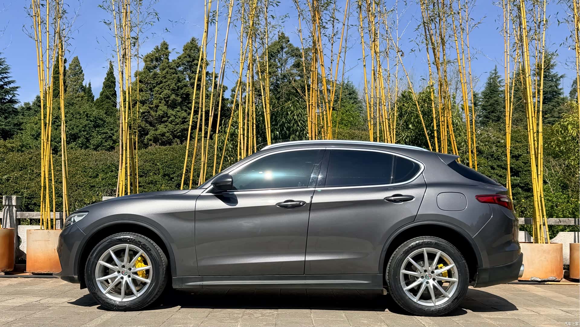 Alfa Romeo Stelvio, 2020 8