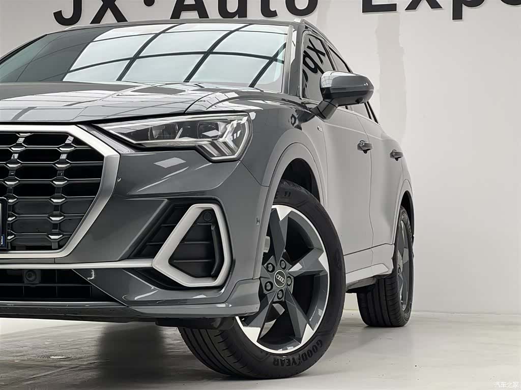Audi Q3, 2022 4