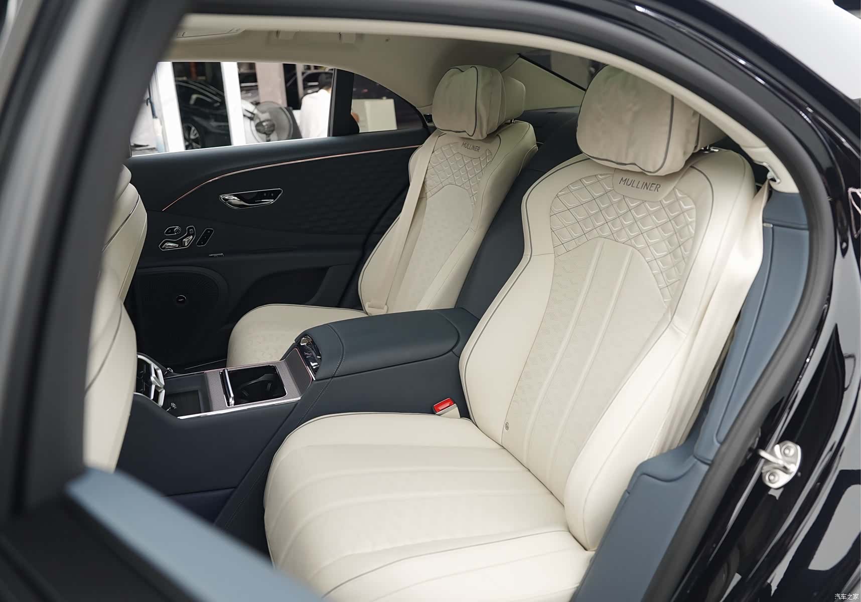 Bentley Flying Spur, 2025 10