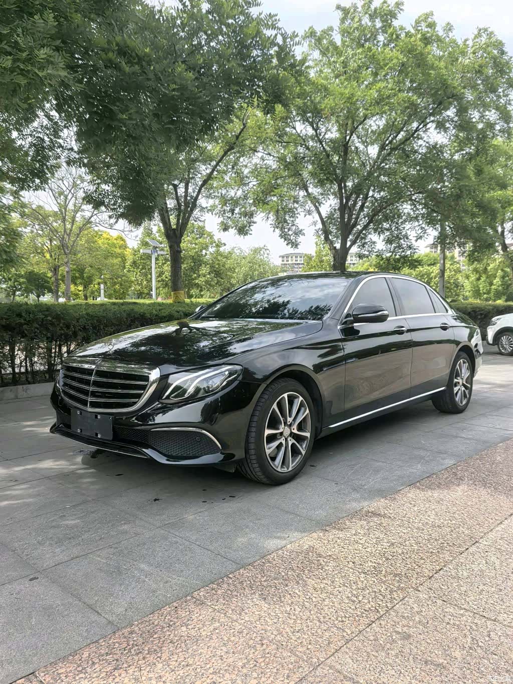 Mercedes-Benz E-Class, 2016 1