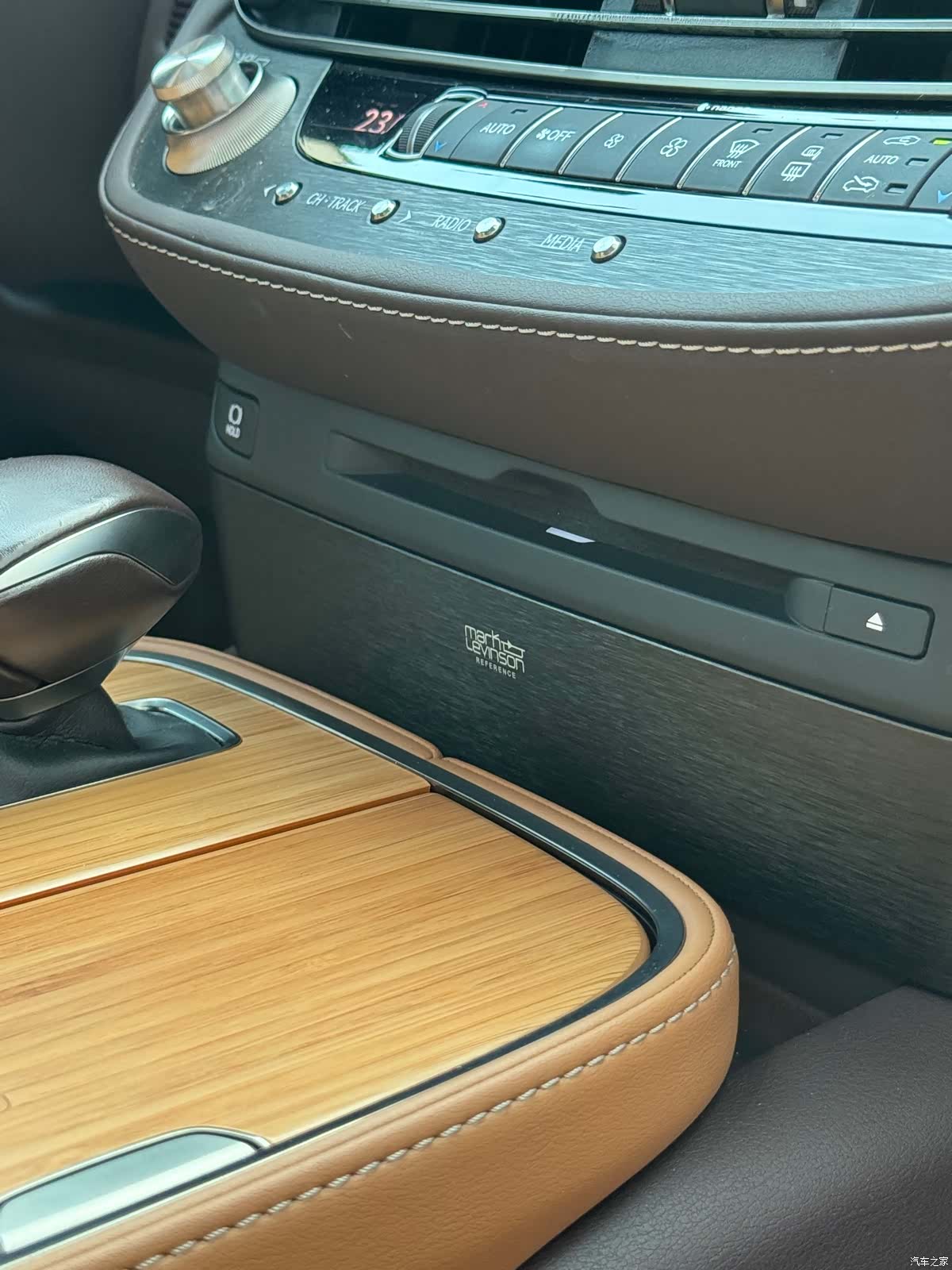 Lexus LS, 2019 21