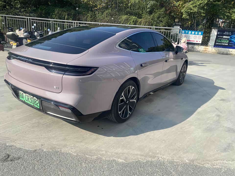 Geely Galaxy Galaxy E8