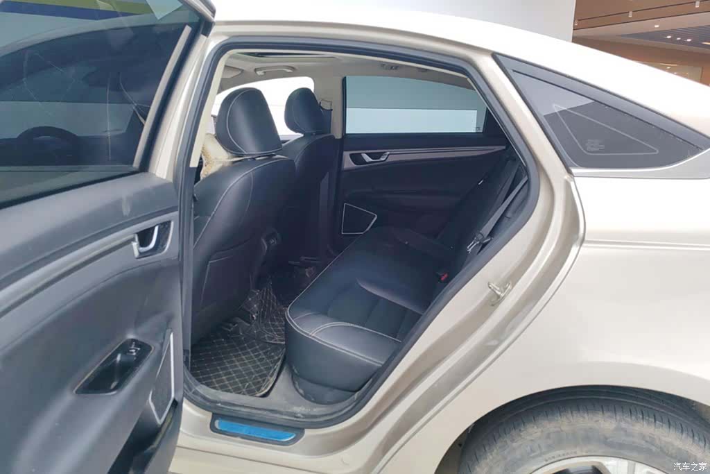 Geely Emgrand, 2018 11