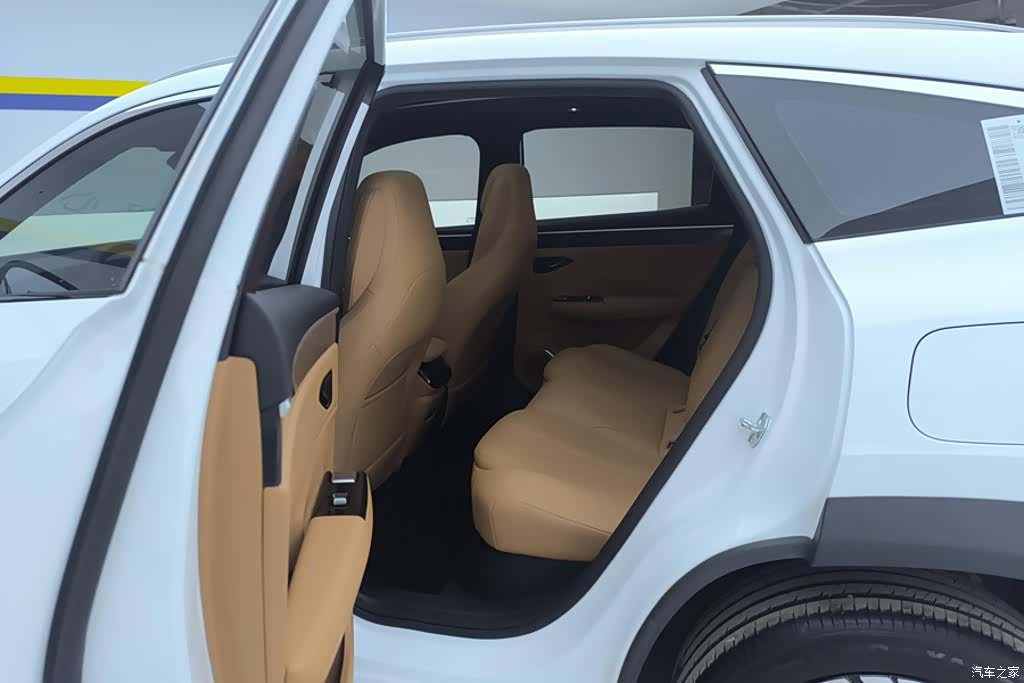 Geely Galaxy L7, 2025 11