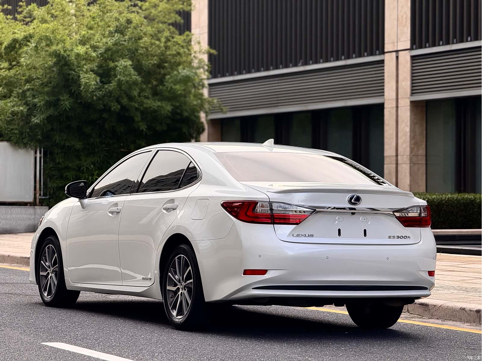 Lexus ES, 2017 все фото