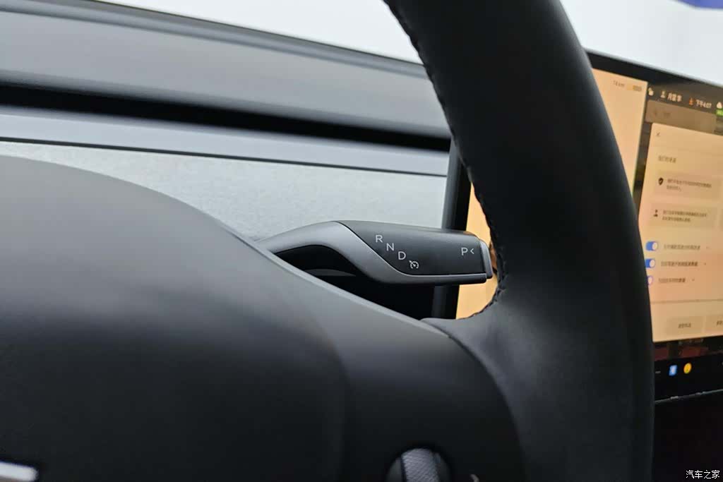 Tesla Model Y, 2024 16