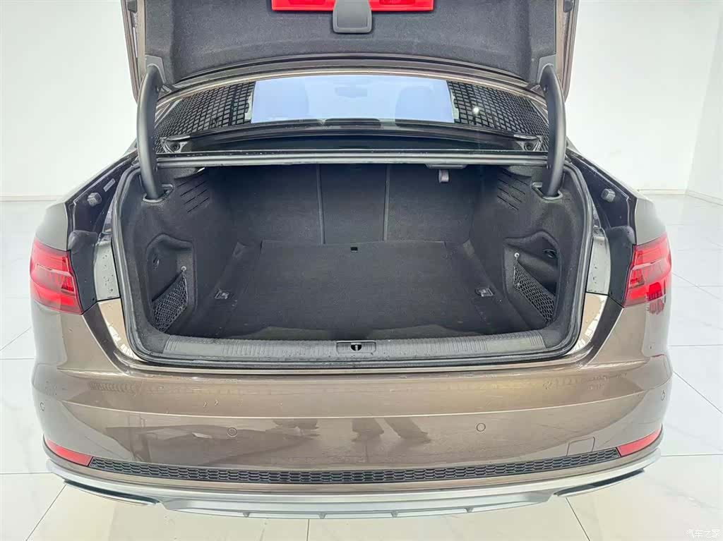 Audi A4L, 2020 6