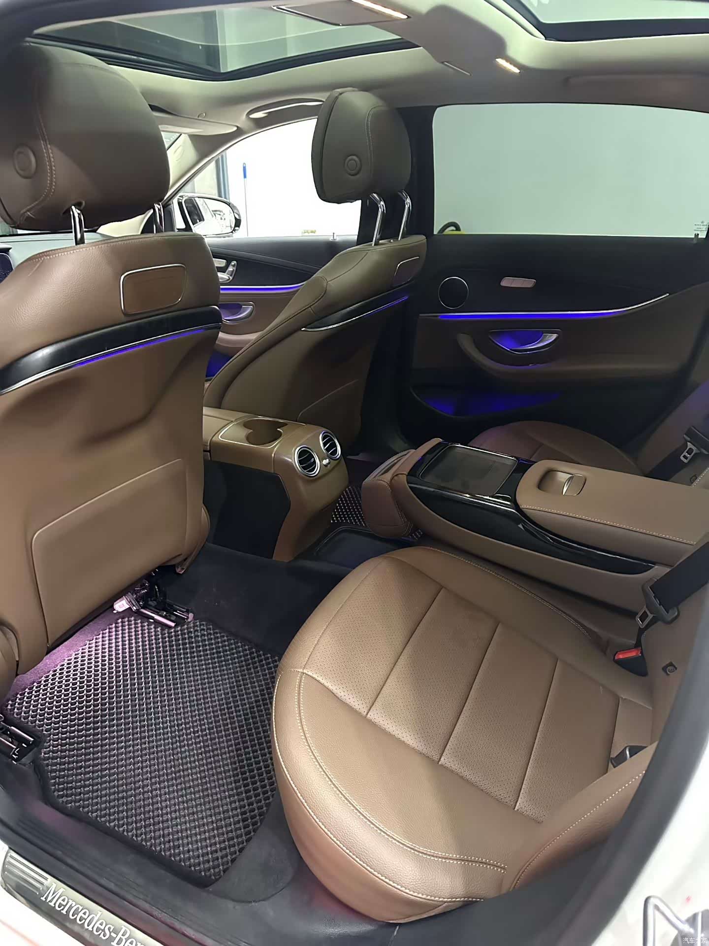 Mercedes-Benz E-Class, 2017 11