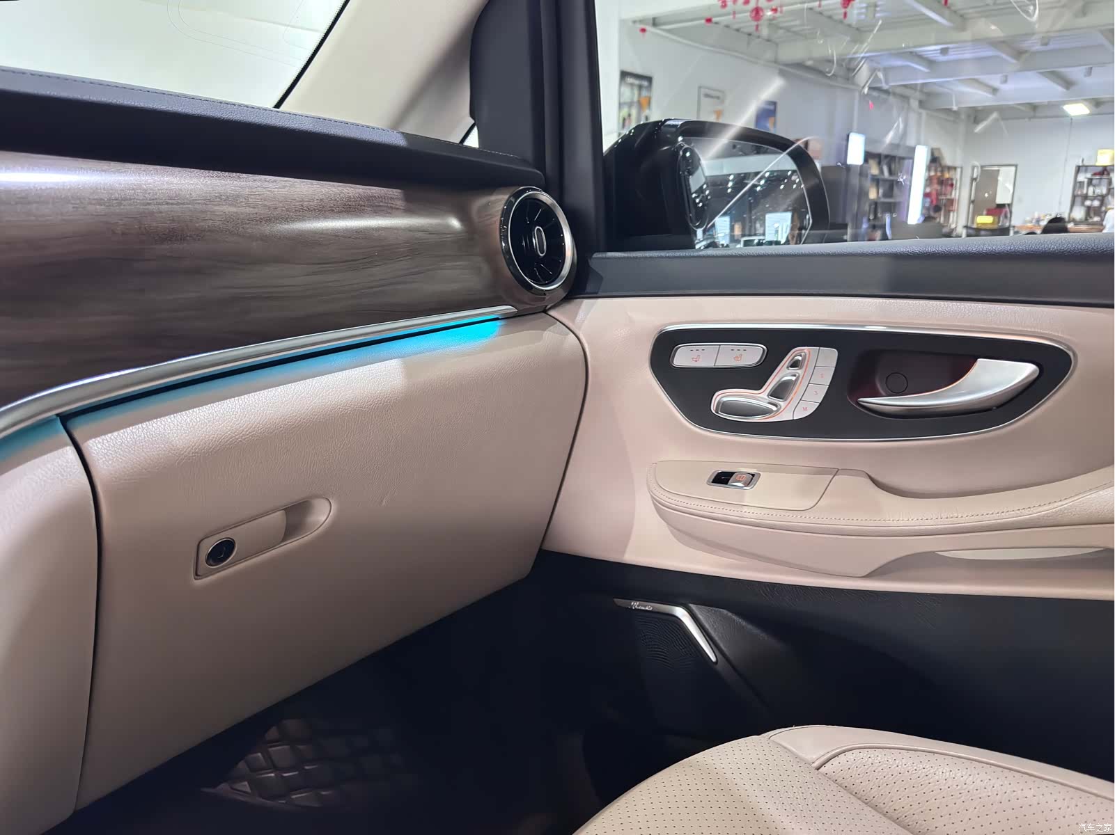 Mercedes-Benz V-Class, 2022 24