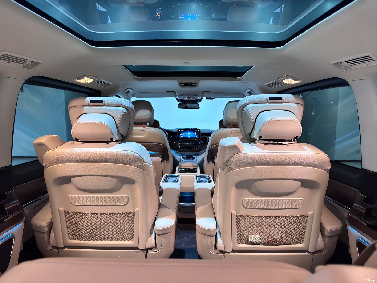 Mercedes-Benz V-Class, 2022 36