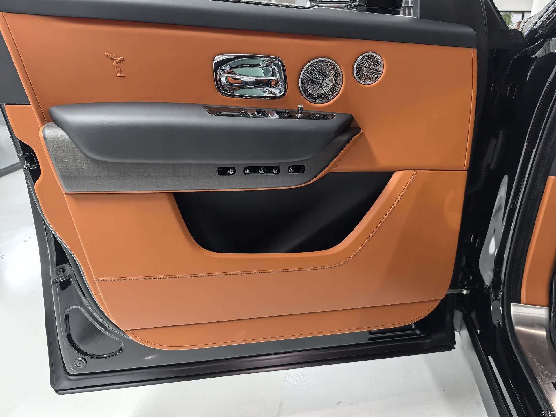 Rolls-Royce Cullinan, 2022 30