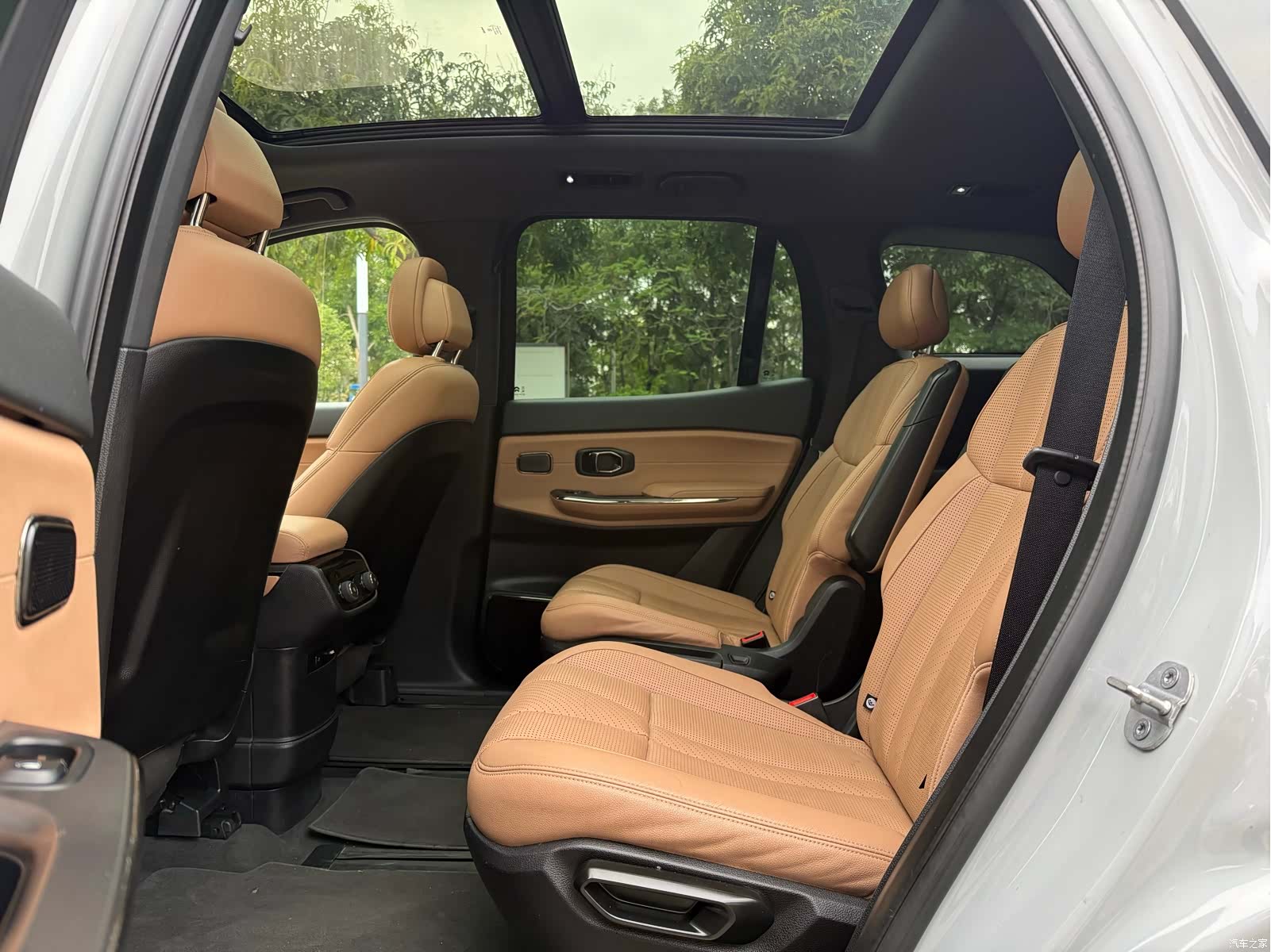 NIO ES8, 2021 10