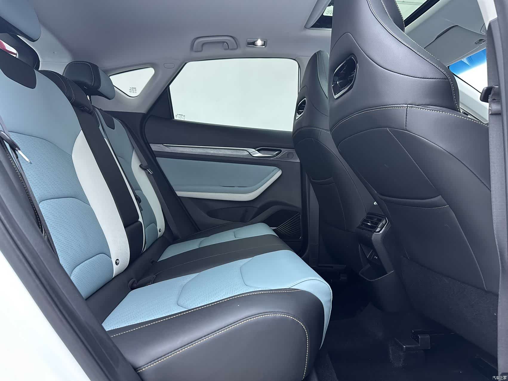 Geely Emgrand, 2022 10