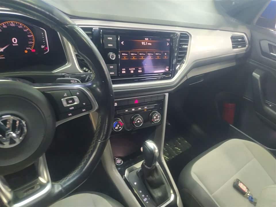 Volkswagen T-ROC exploring Songs